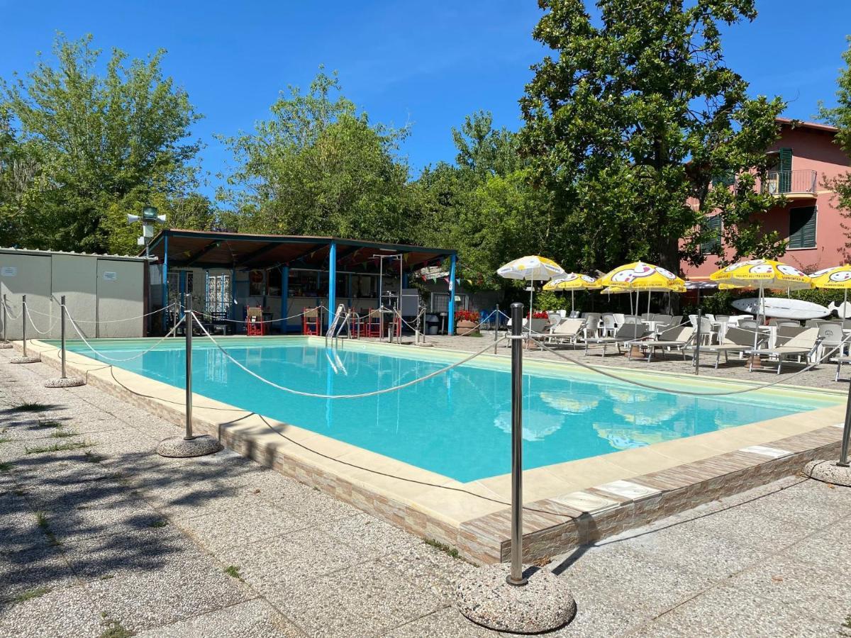 Camping Oasi Marina di Massa Ngoại thất bức ảnh
